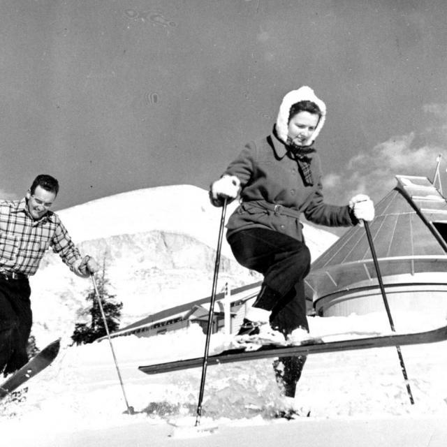 Walter and Janet Roberts on skis